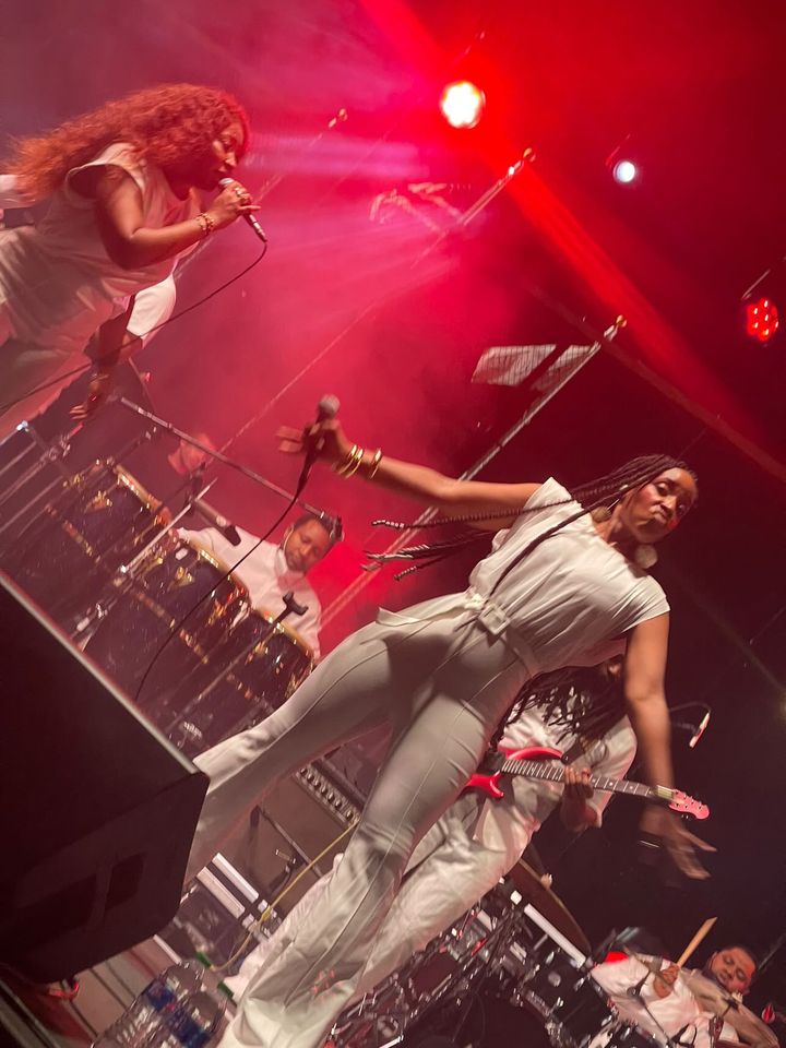 A Fuzz Band vocalist performing.